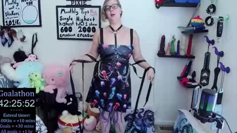 Snapshot of ten_tickle_pixie chatting on November 2025 07:15:01 PM Pixie and Tentacle Overlord online show from November 2025 07:15:01 PM