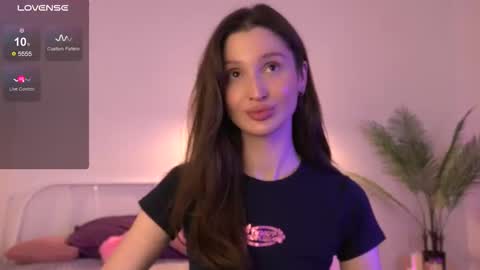 Snapshot of tender_babyy chatting on September 2025 12:27:02 PM Sexy girl Li online show from September 2025 12:27:02 PM