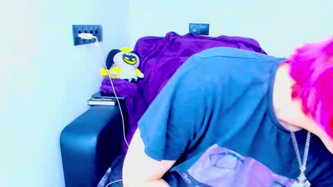 Kira online show from October 2025 04:00:01 AM