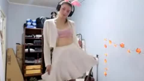 Anny Simpson online show from October 2025 04:29:01 PM