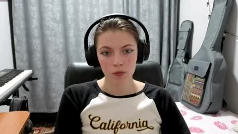 Anny Simpson online show from April 2026 08:20:02 PM