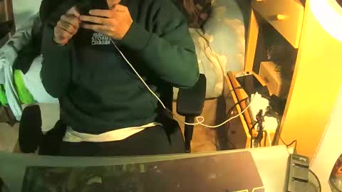 terwosdex online show from December 2025 04:35:02 PM