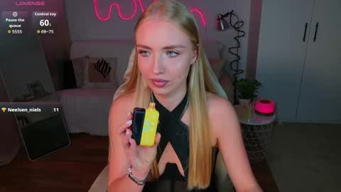 TessaHamilton online show from May 2026 02:58:02 PM