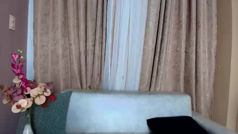 Tessamonroee online show from February 2026 06:28:02 PM