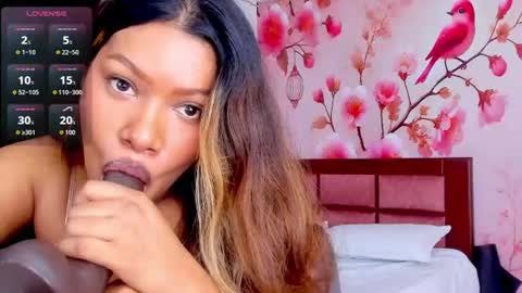 Snapshot of thais_waldrof chatting on July 2026 05:12:02 AM Andreina online show from July 2026 05:12:02 AM