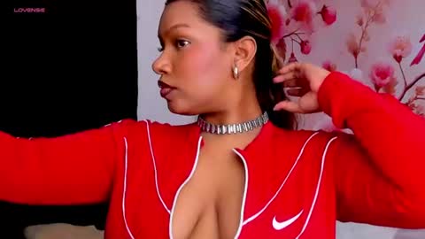 Snapshot of thais_waldrof chatting on July 2026 05:33:02 AM Andreina online show from July 2026 05:33:02 AM