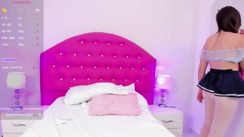 Snapshot of thalia_bae chatting on November 2025 08:30:02 PM Thalia online show from November 2025 08:30:02 PM