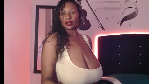 Snapshot of thalia_joness chatting on May 2026 02:14:02 PM Thalia online show from May 2026 02:14:02 PM