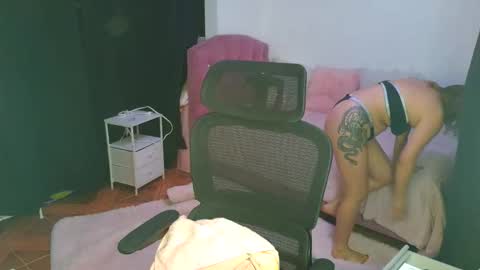 Snapshot of thatgirl2003 chatting on November 2025 06:28:02 PM online show from November 2025 06:28:02 PM