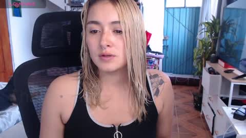 Snapshot of thatgirl2003 chatting on April 2026 12:39:01 PM online show from April 2026 12:39:01 PM