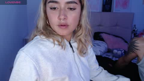 Snapshot of thatgirl2003 chatting on April 2026 04:43:02 AM online show from April 2026 04:43:02 AM