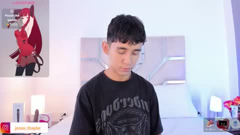 Thayler  online show from November 2025 12:08:02 PM