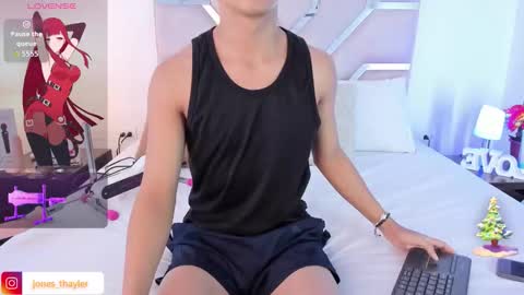 Snapshot of thayler_jones chatting on December 2025 11:17:01 AM Thayler online show from December 2025 11:17:01 AM