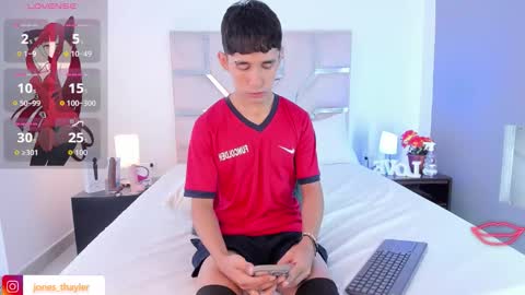 Snapshot of thayler_jones chatting on January 2026 11:12:02 AM Thayler online show from January 2026 11:12:02 AM