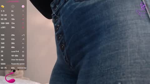 Snapshot of thayssa_ross chatting on November 2025 02:43:02 PM THAYSSA ROSS online show from November 2025 02:43:02 PM