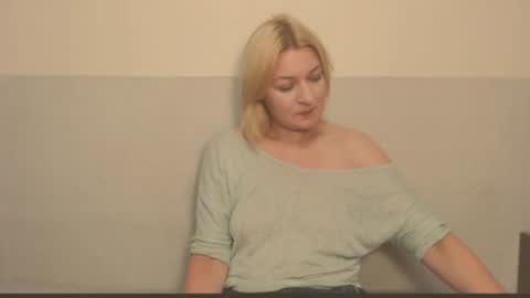 Snapshot of the_basic_instinctt chatting on August 2026 10:12:01 PM Eva online show from August 2026 10:12:01 PM