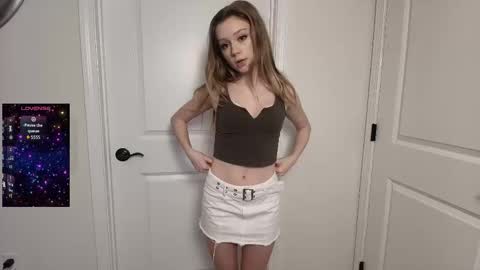 Snapshot of the_hotties chatting on February 2026 10:05:02 PM the_hotties online show from February 2026 10:05:02 PM