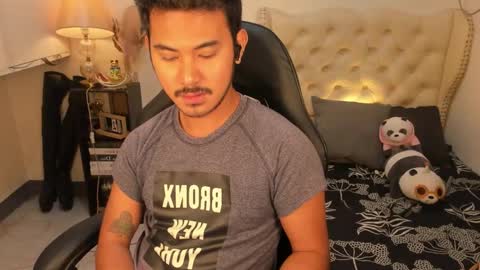 Snapshot of the_killian_jones chatting on October 2025 06:45:02 PM ken online show from October 2025 06:45:02 PM