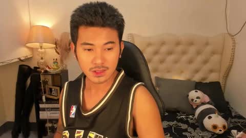 Snapshot of the_killian_jones chatting on November 2025 11:01:02 AM ken online show from November 2025 11:01:02 AM