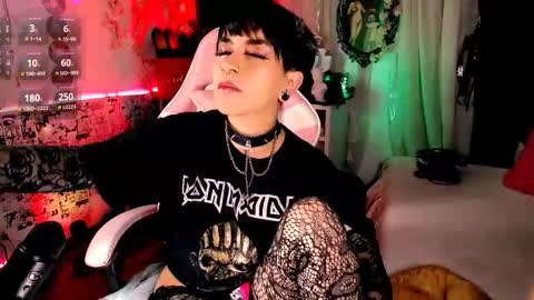 Snapshot of the_kitty_roxy chatting on October 2025 06:31:01 AM ... ... online show from October 2025 06:31:01 AM