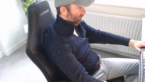 Snapshot of the_sensual_masturwait chatting on October 2025 09:20:01 AM the_sensual_masturwait online show from October 2025 09:20:01 AM