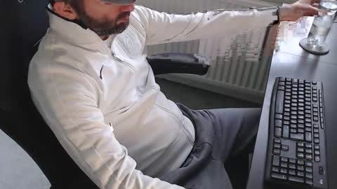 Snapshot of the_sensual_masturwait chatting on November 2025 10:04:02 AM the_sensual_masturwait online show from November 2025 10:04:02 AM