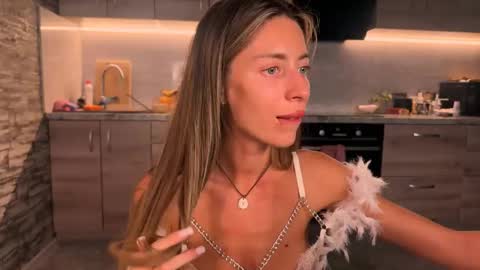 J online show from September 2025 05:35:01 PM