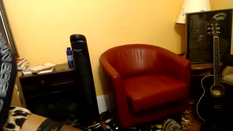 Snapshot of thebody77 chatting on December 2025 01:32:02 AM thebody77 online show from December 2025 01:32:02 AM