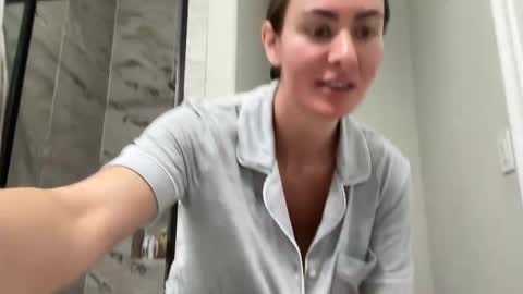 Alyssa Rhoades online show from November 2025 11:37:02 PM