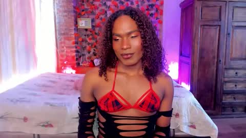 Snapshot of thegoldenbitch chatting on November 2025 04:40:02 PM Goldie online show from November 2025 04:40:02 PM