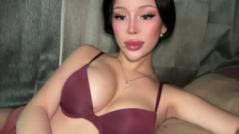 Elle  dont forget to folloW me and thumbs up online show from July 2026 04:15:01 AM
