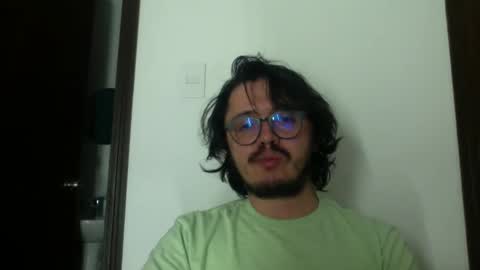 Snapshot of theguitarmistery chatting on April 2026 06:44:01 AM theguitarmistery online show from April 2026 06:44:01 AM