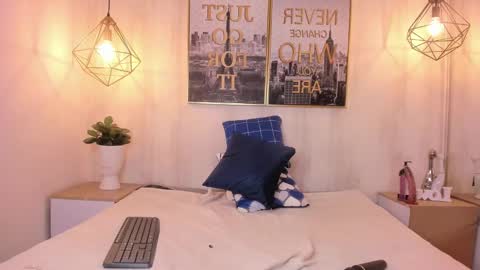 Snapshot of theia_moon_ chatting on December 2024 03:50:02 PM Theia online show from December 2024 03:50:02 PM