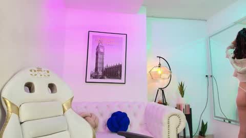 Snapshot of theia_moon_ chatting on December 2024 01:03:01 PM Theia online show from December 2024 01:03:01 PM