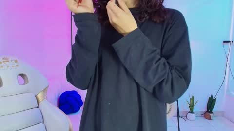 Snapshot of theia_moon_ chatting on January 2025 12:49:01 PM Theia online show from January 2025 12:49:01 PM