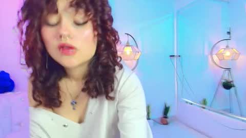 Snapshot of theia_moon_ chatting on January 2025 01:32:02 PM Theia online show from January 2025 01:32:02 PM