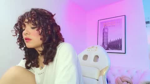 Snapshot of theia_moon_ chatting on January 2025 03:46:02 PM Theia online show from January 2025 03:46:02 PM