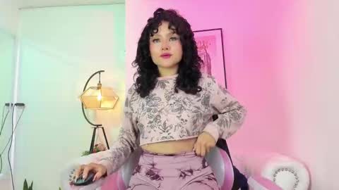 Snapshot of theia_moon_ chatting on January 2025 12:56:01 PM Theia online show from January 2025 12:56:01 PM