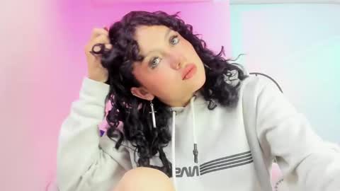 Snapshot of theia_moon_ chatting on January 2025 12:59:01 PM Theia online show from January 2025 12:59:01 PM