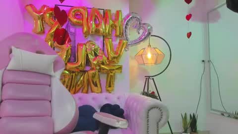 Snapshot of theia_moon_ chatting on February 2025 01:00:02 PM Theia online show from February 2025 01:00:02 PM