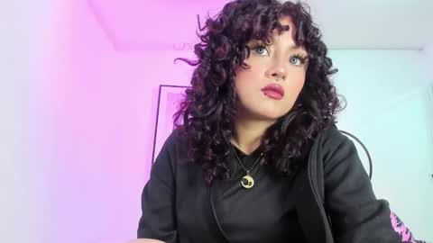 Snapshot of theia_moon_ chatting on February 2025 01:28:01 PM Theia online show from February 2025 01:28:01 PM