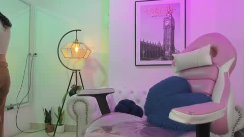 Snapshot of theia_moon_ chatting on February 2025 12:40:01 PM Theia online show from February 2025 12:40:01 PM