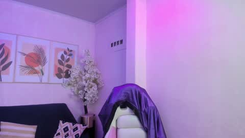 Snapshot of theia_moon_ chatting on March 2025 04:17:02 AM Theia online show from March 2025 04:17:02 AM