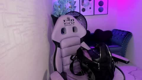 Snapshot of theia_moon_ chatting on October 2025 12:25:01 PM Theia online show from October 2025 12:25:01 PM