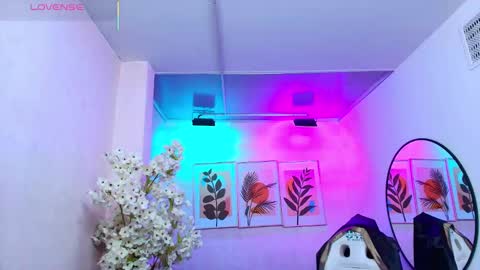 Snapshot of theia_moon_ chatting on November 2025 12:27:02 PM Theia online show from November 2025 12:27:02 PM