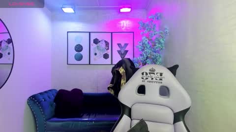 Snapshot of theia_moon_ chatting on November 2025 12:30:01 PM Theia online show from November 2025 12:30:01 PM