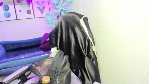 Snapshot of theia_moon_ chatting on December 2025 12:36:02 PM Theia online show from December 2025 12:36:02 PM