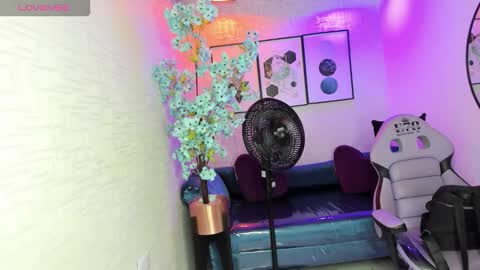 Snapshot of theia_moon_ chatting on December 2025 12:22:01 PM Theia online show from December 2025 12:22:01 PM