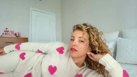 Snapshot of theislandgirl chatting on January 2025 08:04:02 PM Lily Marie online show from January 2025 08:04:02 PM