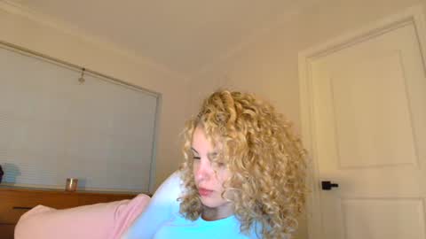 Snapshot of theislandgirl chatting on January 2025 11:17:02 PM Lily Marie online show from January 2025 11:17:02 PM